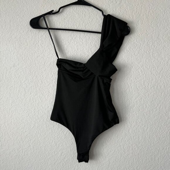 Revolve black asymmetrical one shoulder bodysuit🖤🦪✨ - Picture 2 of 8